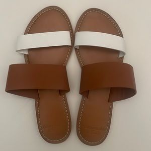 Abercrombie & Fitch Slides